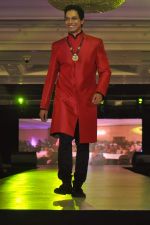 Model walk the ramp at Umeed-Ek Koshish charitable fashion show in Leela hotel on 9th Nov 2012,1 (66).JPG